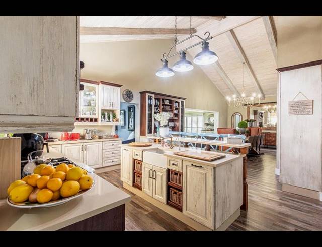 5 BEDROOM HOUSE FOR SALE IN FEATHERBROOKE